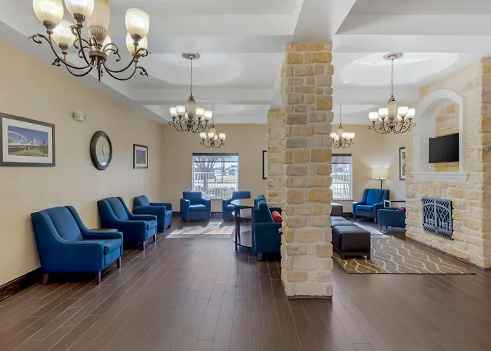 Benbrook Hotels