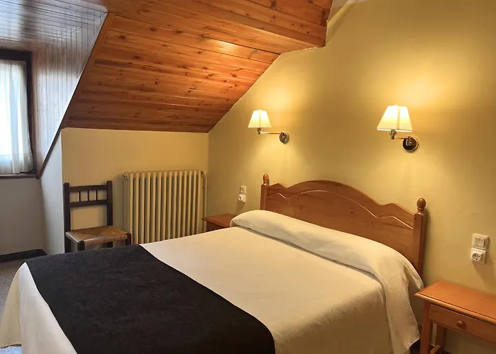 Hotels in Les