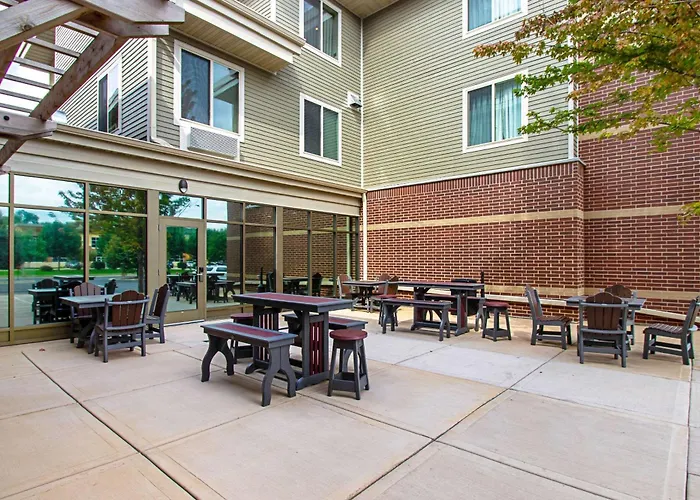Mainstay Suites Madison - Monona