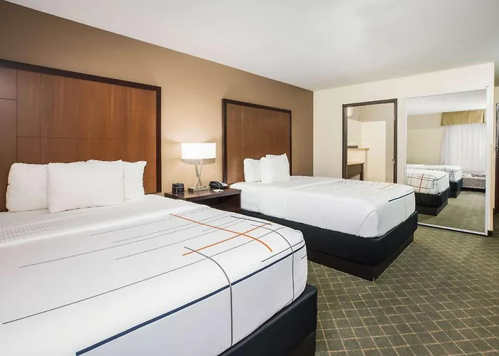 La Quinta By Wyndham Portland Airport Hotel