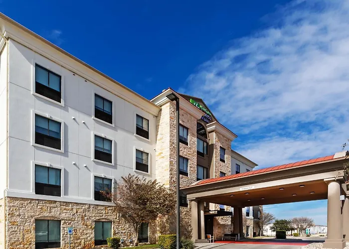Holiday Inn Express & Suites Del Rio By Ihg