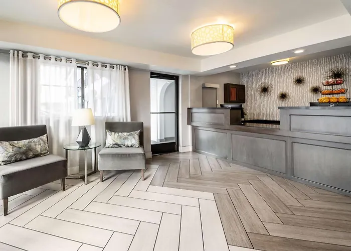 Hotels in Los Alamitos