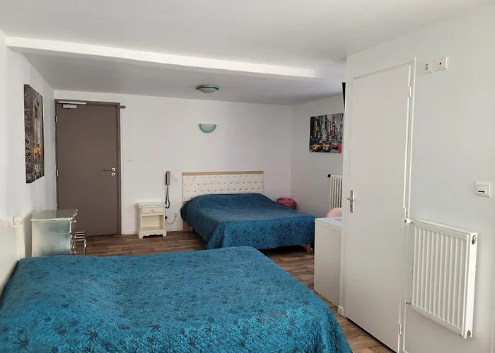 Aizenay Hotels
