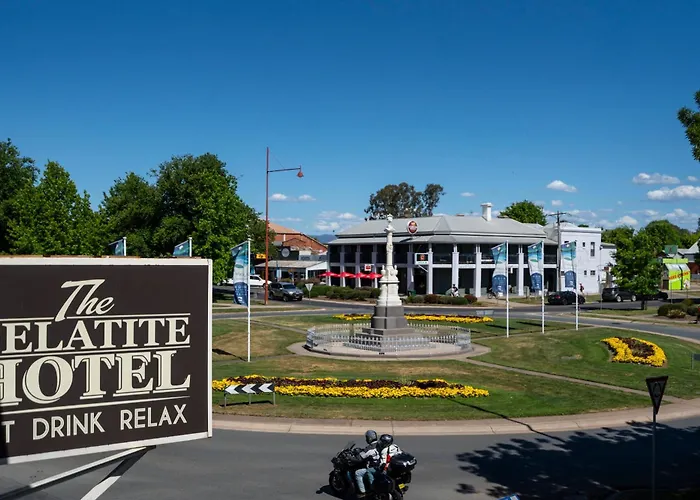 Woods Point Hotels
