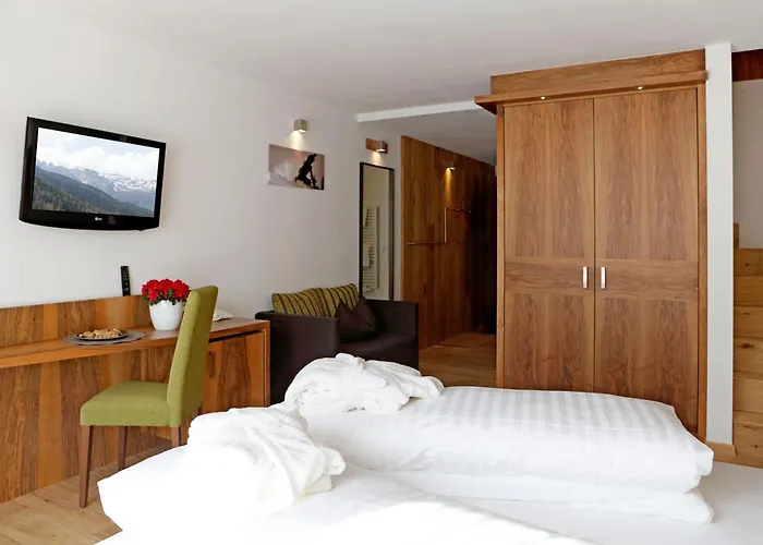 Hotel Stoeres - Active Wellbeing San Cassiano 