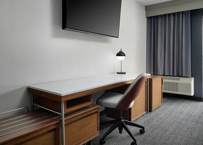 Courtyard By Marriott Stockton Hotel