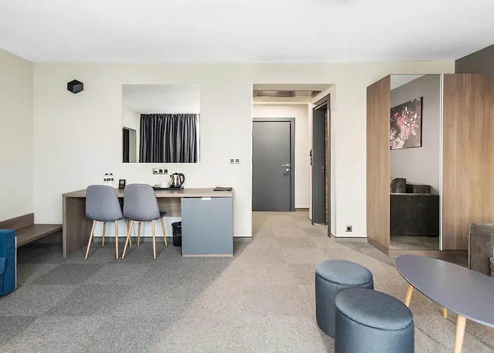 Hotels in Lom