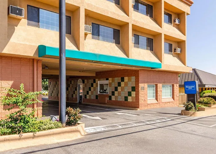 Auburn House Hotel