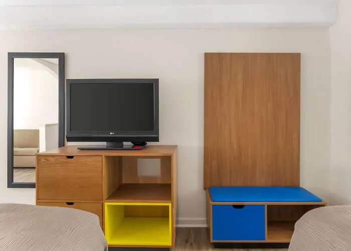 Priceville Hotels