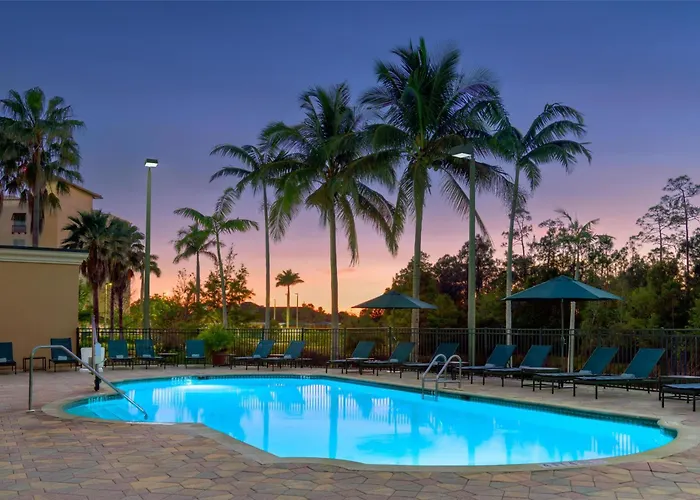 Estero Hotels With Pool