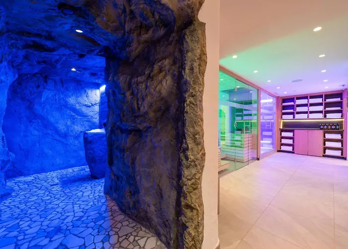Hotels in Flirsch