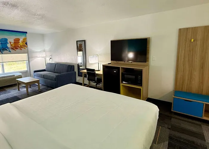 Days Inn By Wyndham Eglin Afb Niceville