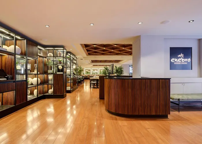 Plaza El Bosque Ebro Hotel Santiago