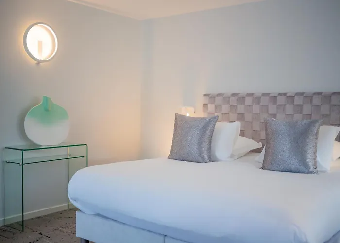 Charolles Hotels