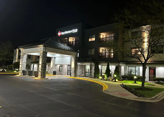 West Dundee Hotels