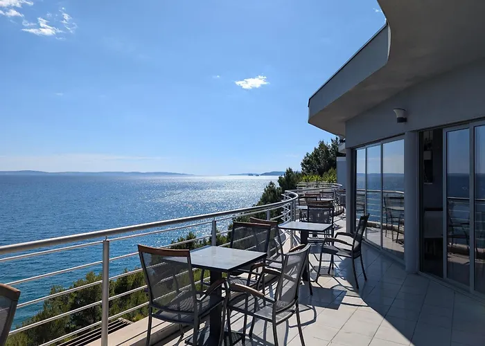 Ark Beach Apartments