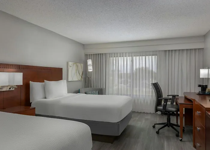 Courtyard By Marriott Houston Rice University