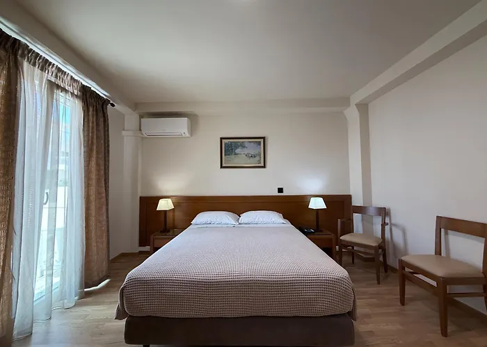 Hotels in Lamía