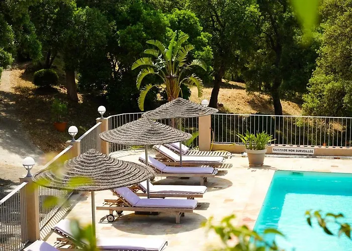 La Villa Nais -Suites&Appartements avec Piscine et Padel Bormes-les-Mimosas