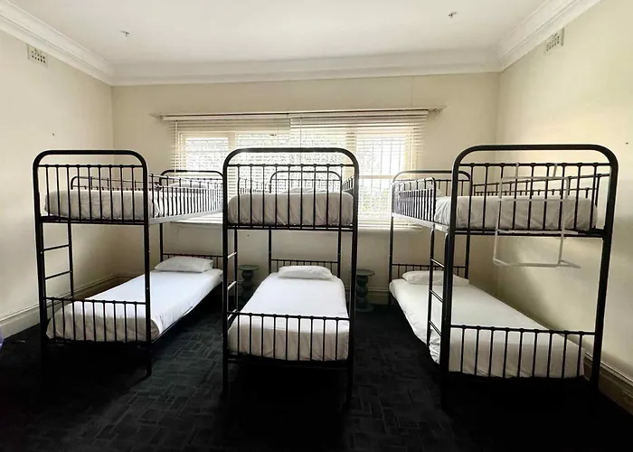 Bomaderry Hotels
