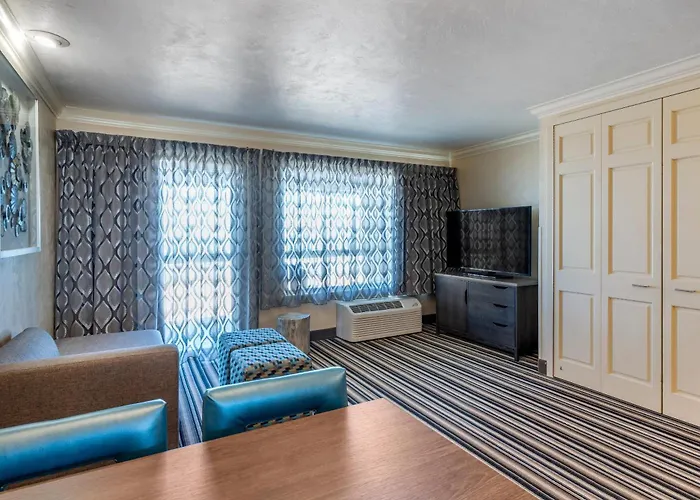 Lincoln Sands Oceanfront Resort, An Ascend Collection Hotel