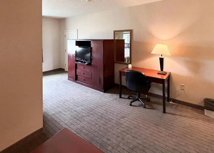 Quality Inn & Suites Grants - I-40