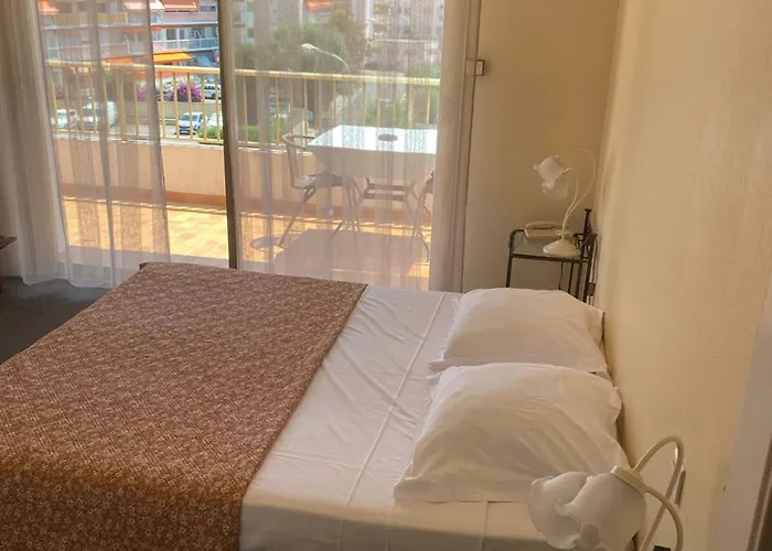 Hôtel Brasilia- Esprit Vintage Cagnes-sur-Mer