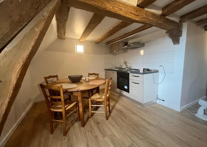 Mercier de Montigny - Les Chambres du Beffroi - SPA et Massage Fougères