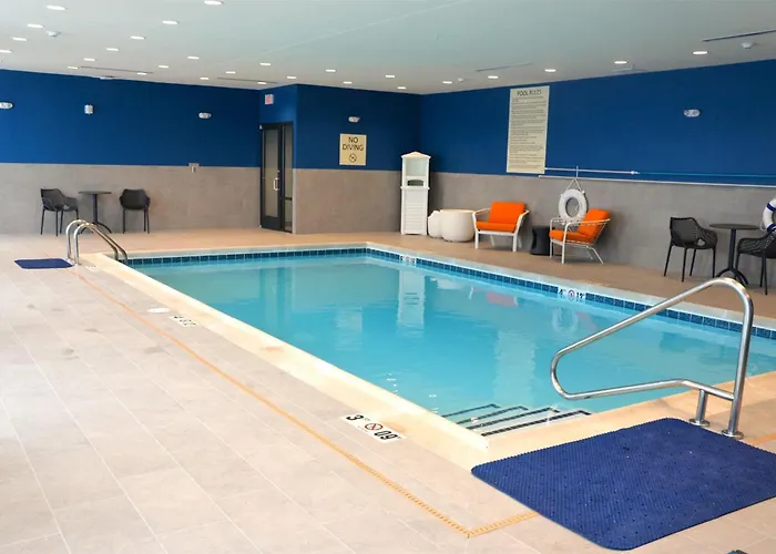 Cabot Hotels With Pool