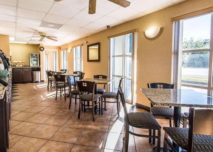 Quality Inn & Suites Near Panama City Beach
