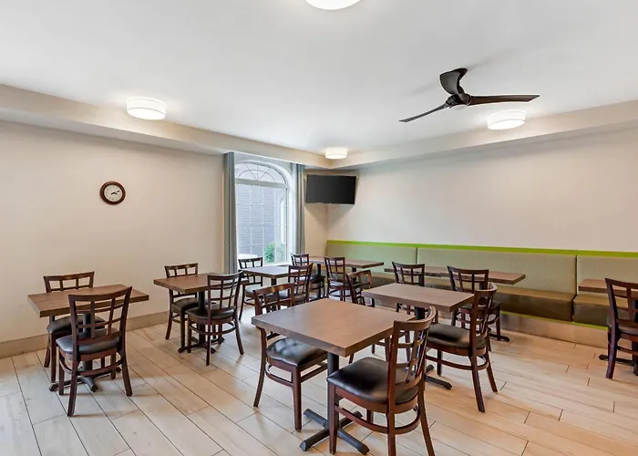 Quality Inn & Suites Oakville-Mississauga