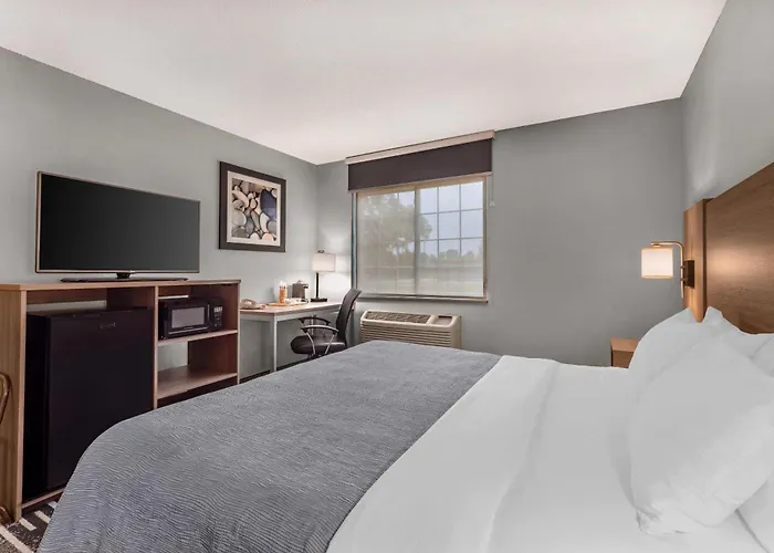 Quality Inn Chesterton Near Indiana Dunes National Park I-94