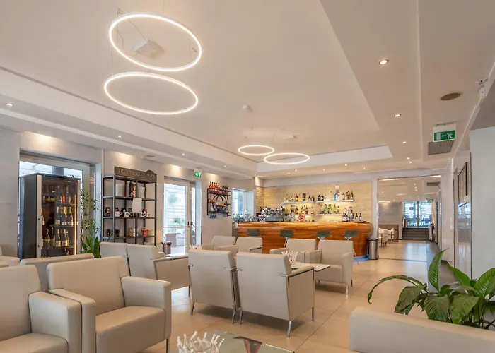 Club Hotel - Fronte Mare con Depandance adiacente Riccione