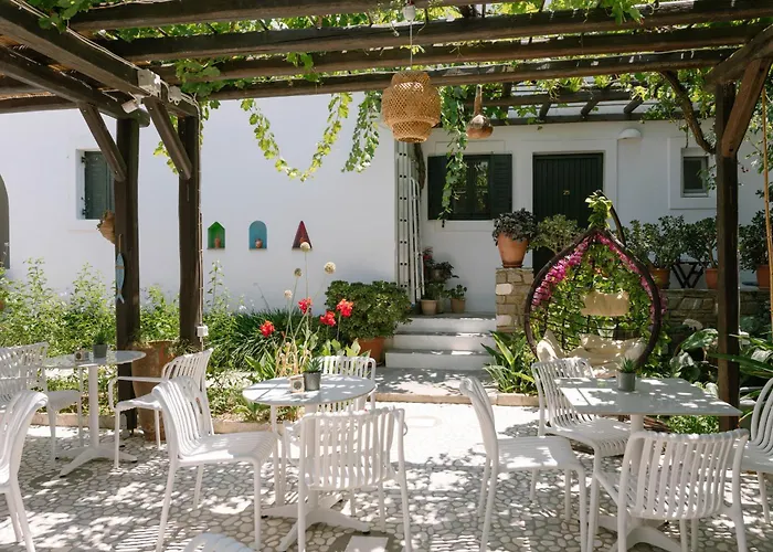 Eleni Rooms Paro