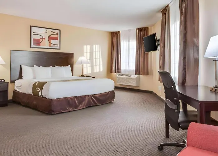 Quality Inn & Suites Lincoln Arbor