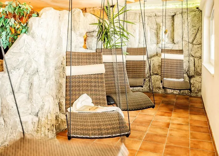 Hotels in Faschina