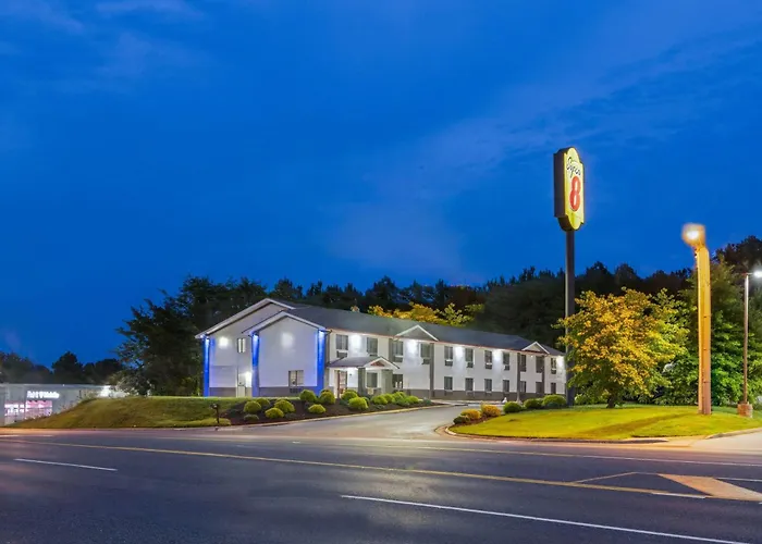 Farmville Hotels