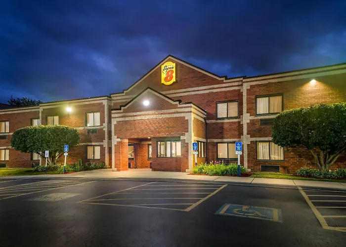 Super 8 By Wyndham Elgin Hotel