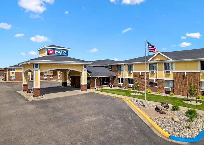 Pelican Rapids Hotels