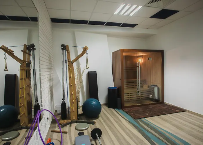 Dabrowa Gornicza Hotels