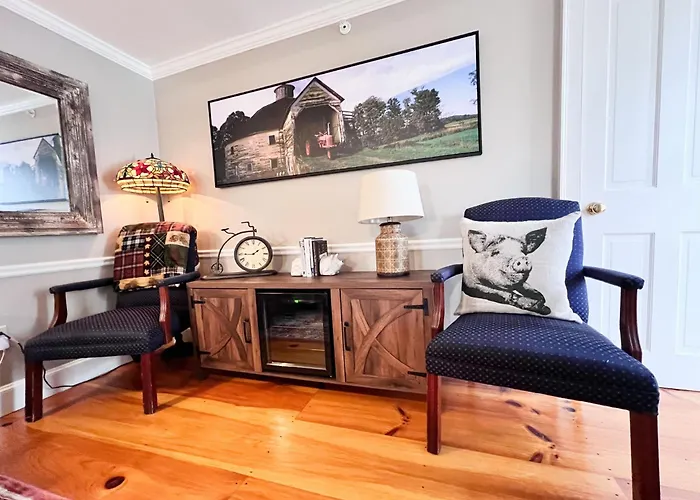 Newfane Hotels