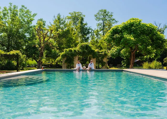 Port-Lesney Hotels