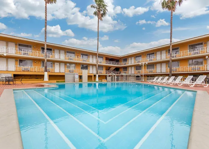 Piedras Negras Golf hotels