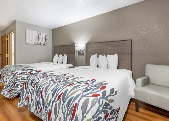 Cloverdale Hotels