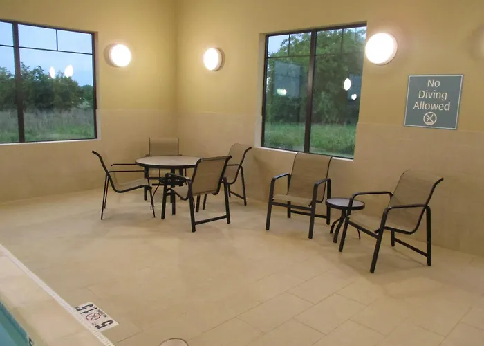 Tuscumbia Hotels