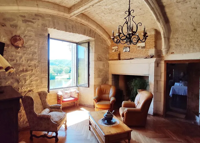Meyronne Hotels