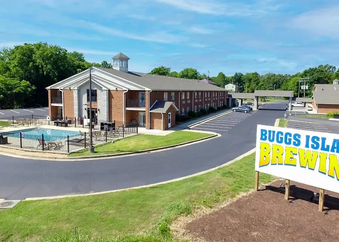 Clarksville Hotels