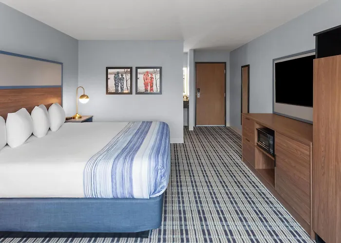 West Salem Hotels