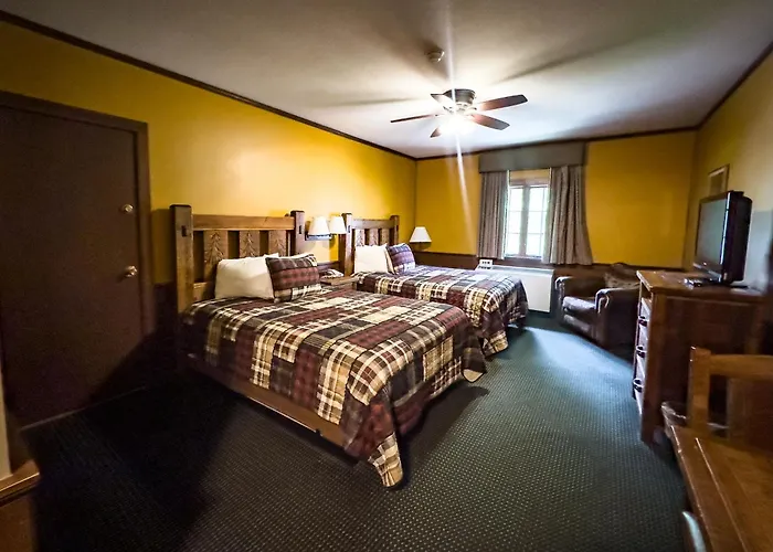 Oglesby Hotels With Pool