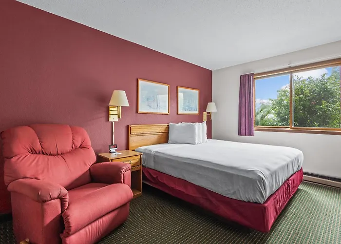 Wautoma Hotels